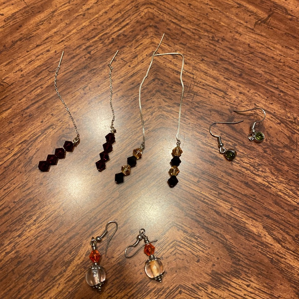 4 pairs of earrings